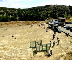 &Sigma;&kappa;&omicron;&pi;&omicron;&beta;&omicron;&lambda;ή &mu;&epsilon; &upsilon;&pi;&epsilon;&upsilon;&theta;&upsilon;&nu;ό&tau;&eta;&tau;&alpha; &alpha;&pi;ό &tau;&omicron; 1985